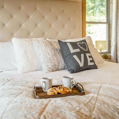 New / 3 King Suites / Sleeps12 / View / 5 Mi To Pf / Hot Tub Sevierville Dış mekan fotoğraf
