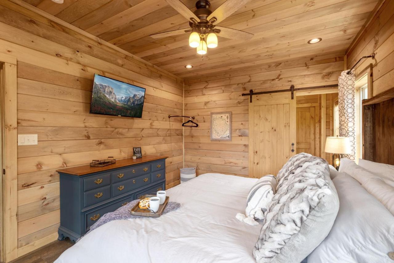 New / 3 King Suites / Sleeps12 / View / 5 Mi To Pf / Hot Tub Sevierville Dış mekan fotoğraf